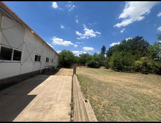 126M² WAREHOUSE TO LET IN MOSTYN PARK